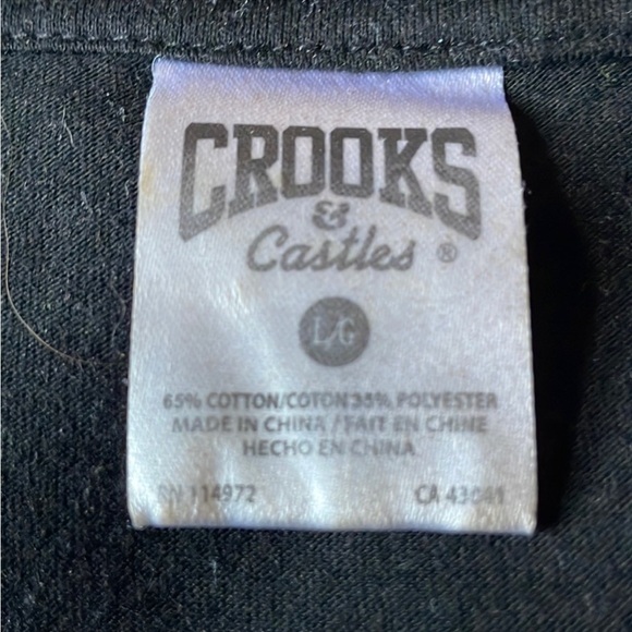 Crooks & Castles Men’s Greco Medusa Drop Cut T-Shirt - Picture 3 of 3